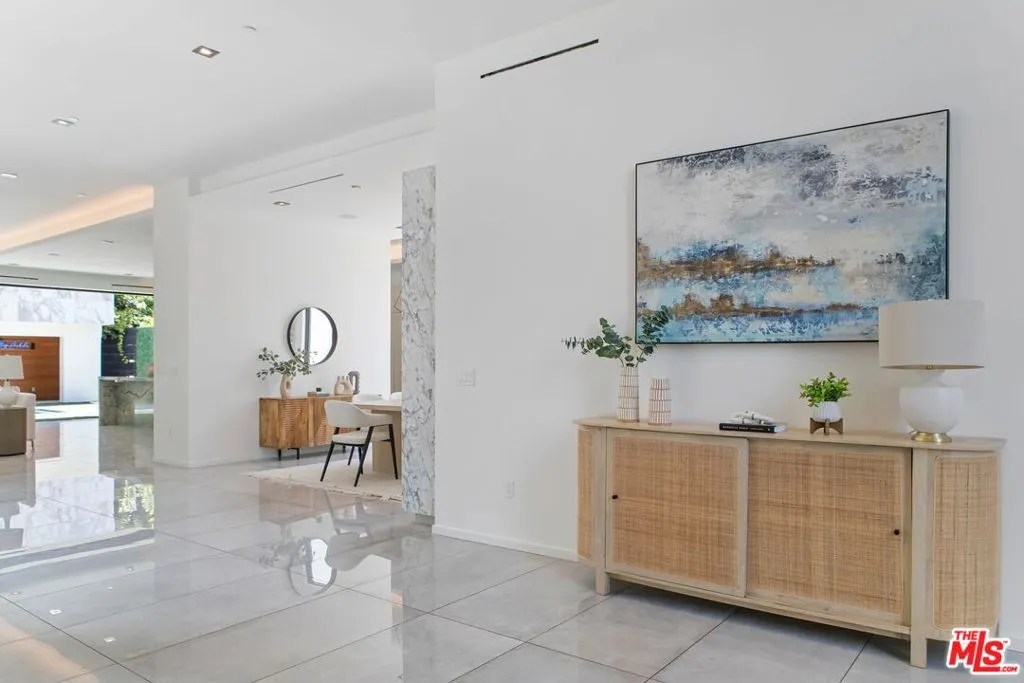 816 N Sycamore Avenue, Los Angeles, California 90038 home-pic-6